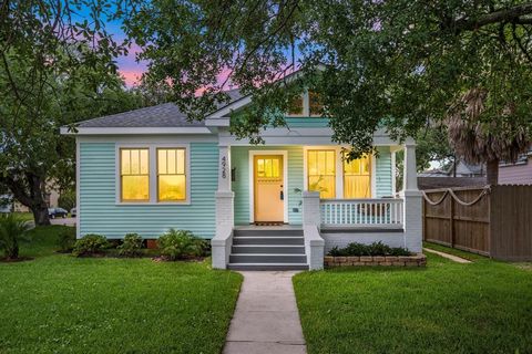 Photo of 4928 Avenue R, Galveston, TX 77551 (MLS # 89557523)