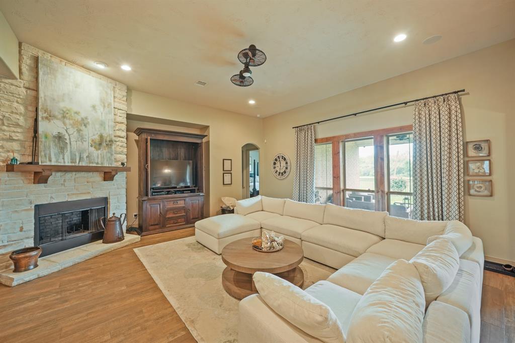 4118 Candlewood Lane, Manvel, Texas image 8