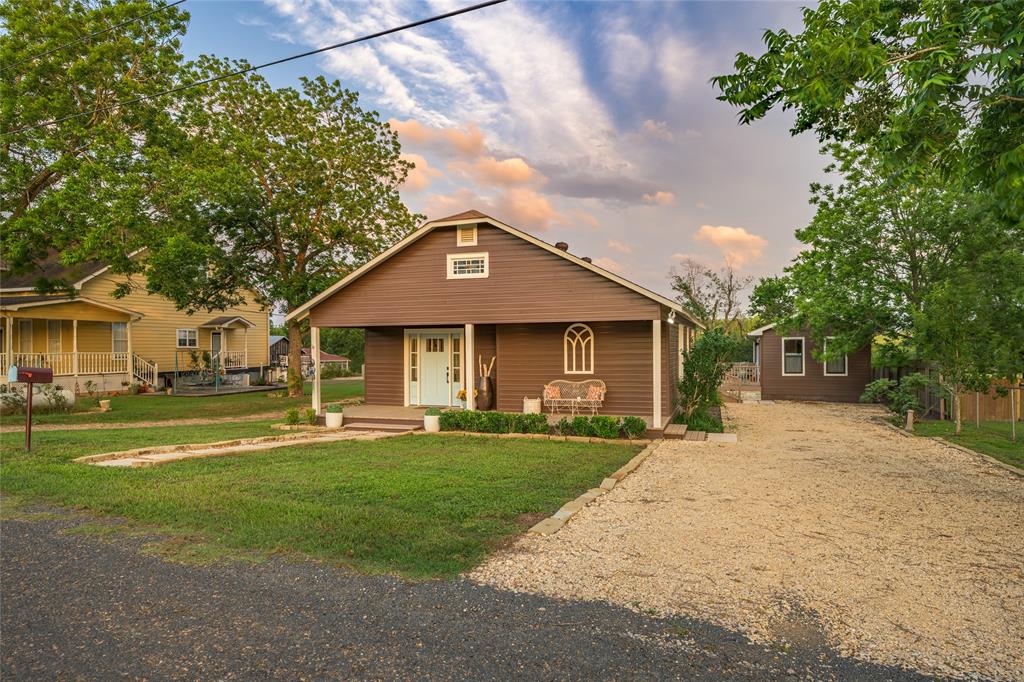 303 S Mechanic Street, Fayetteville, Texas image 1