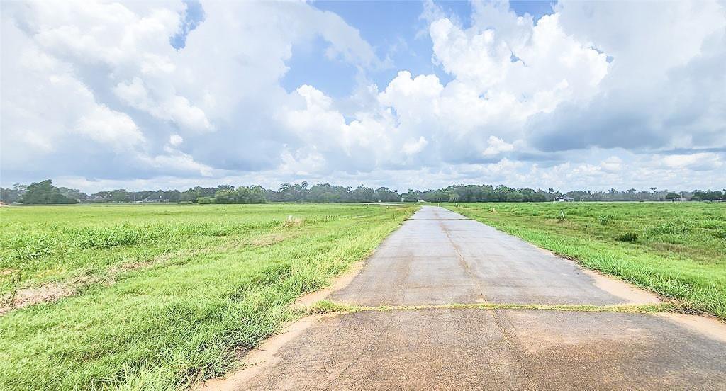 Conestoga Trail, Angleton, Texas image 3