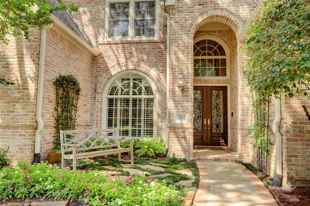 3207 Riviera Drive