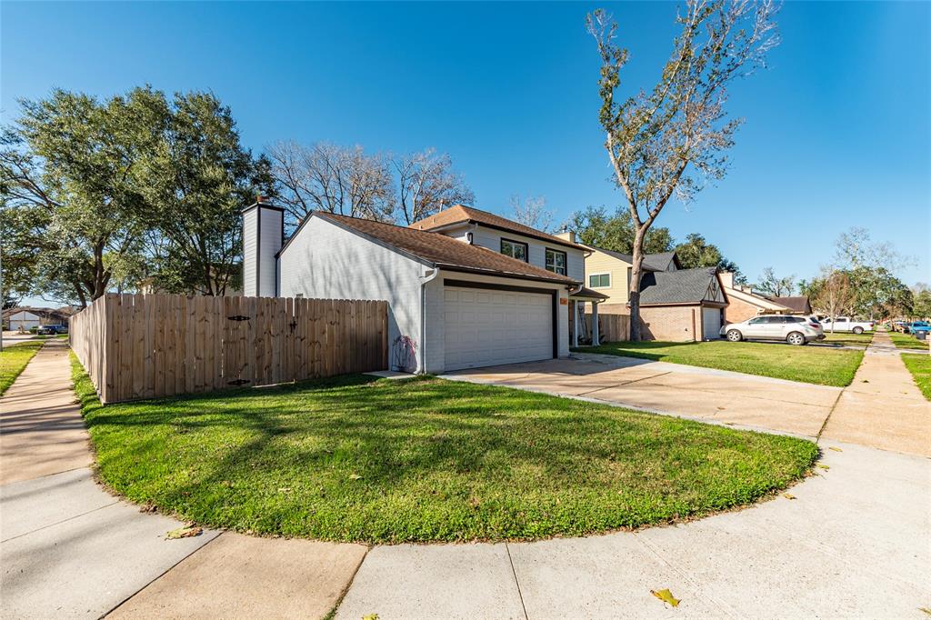 2302 Parkview Drive, Pearland, Texas image 3