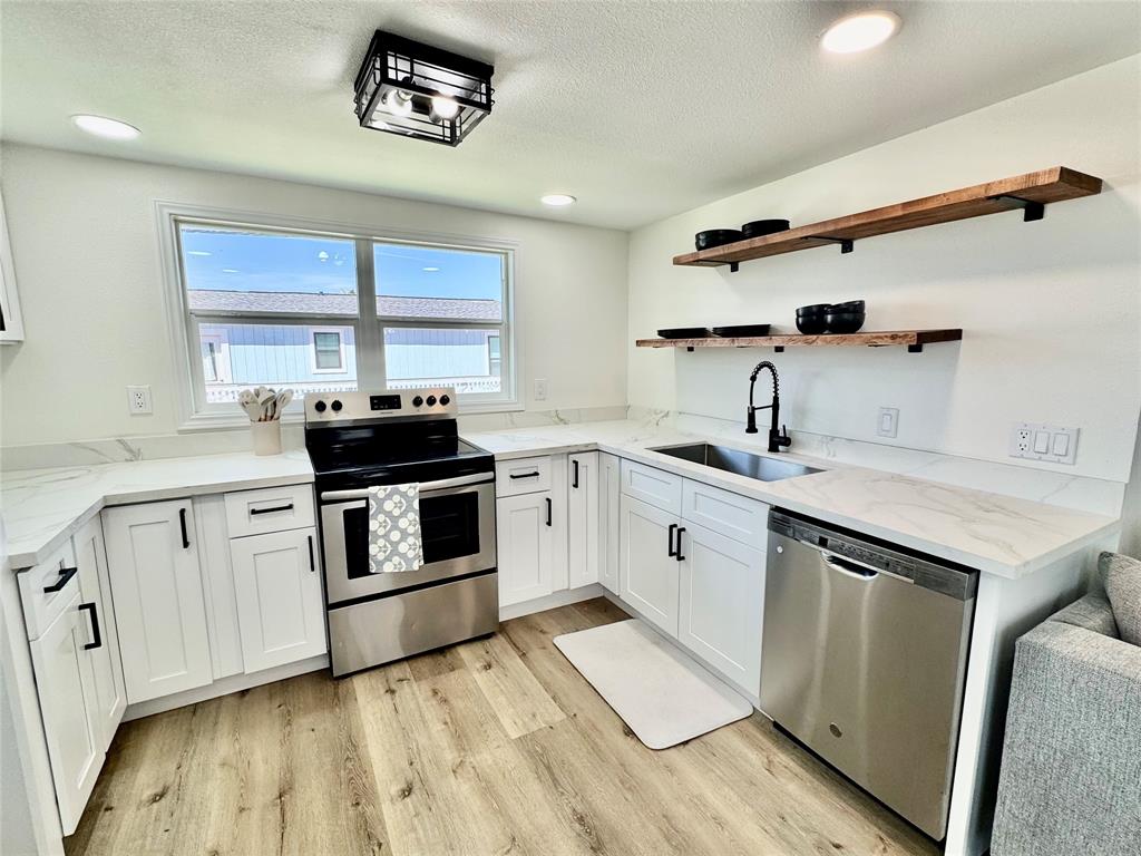 4031 Surf Drive, Galveston, Texas image 11
