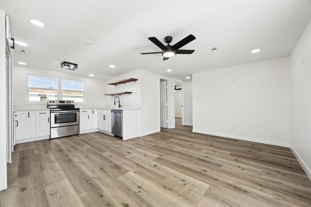 4031 Surf Drive, Galveston, Texas image 9