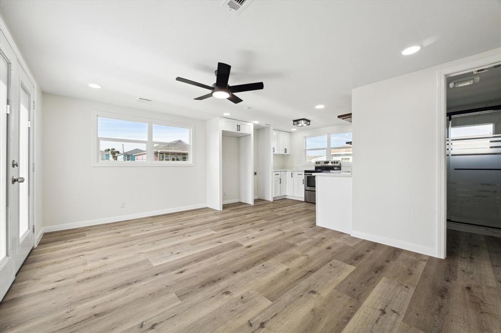 4031 Surf Drive, Galveston, Texas image 7