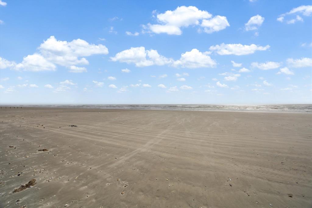 4031 Surf Drive, Galveston, Texas image 23