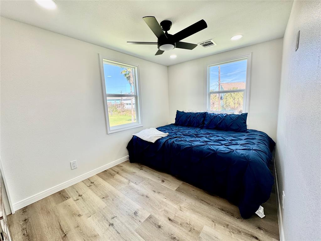 4031 Surf Drive, Galveston, Texas image 12