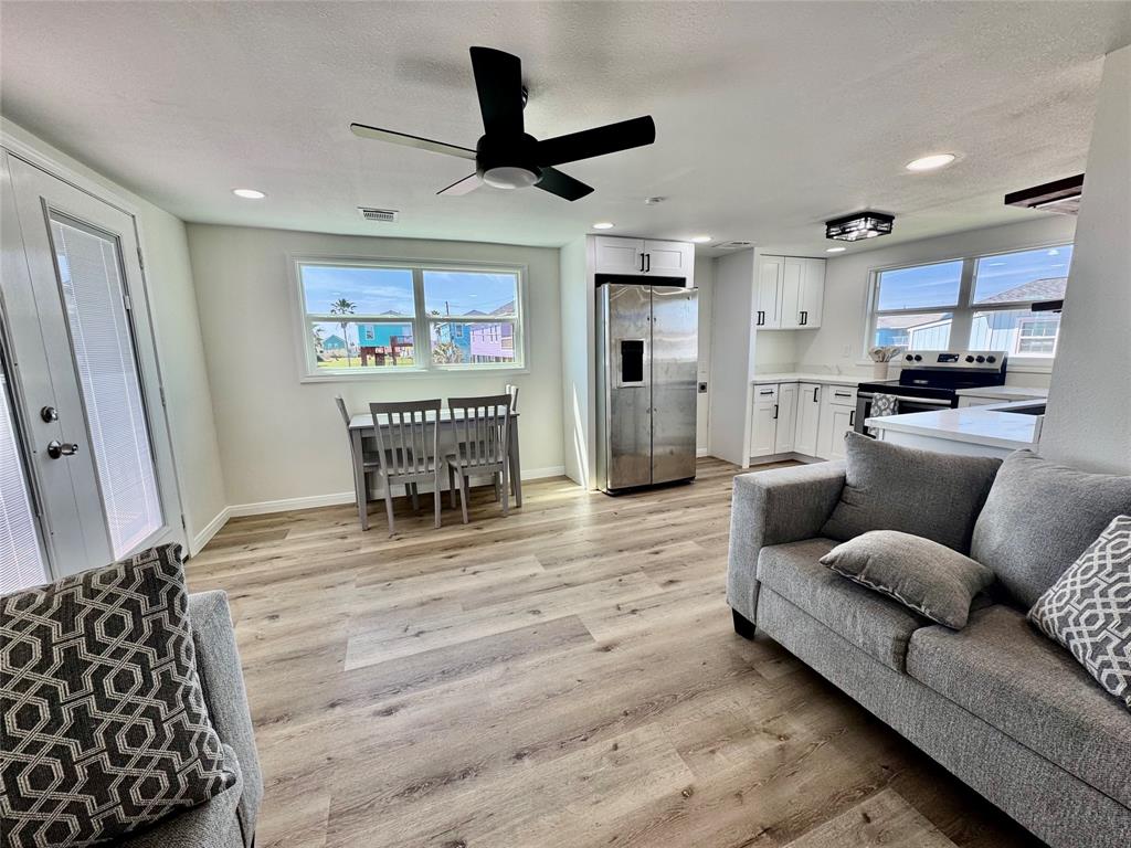 4031 Surf Drive, Galveston, Texas image 6