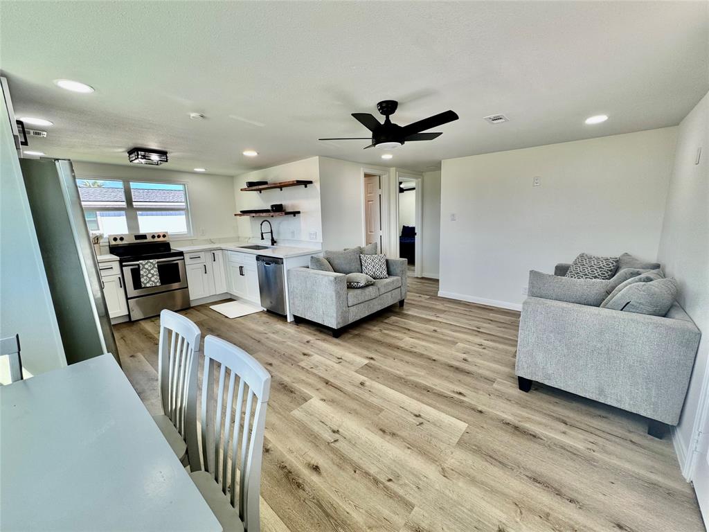 4031 Surf Drive, Galveston, Texas image 1