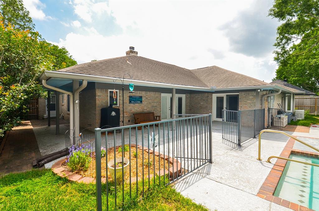 827 Millpond Drive, Sugar Land, Texas image 25