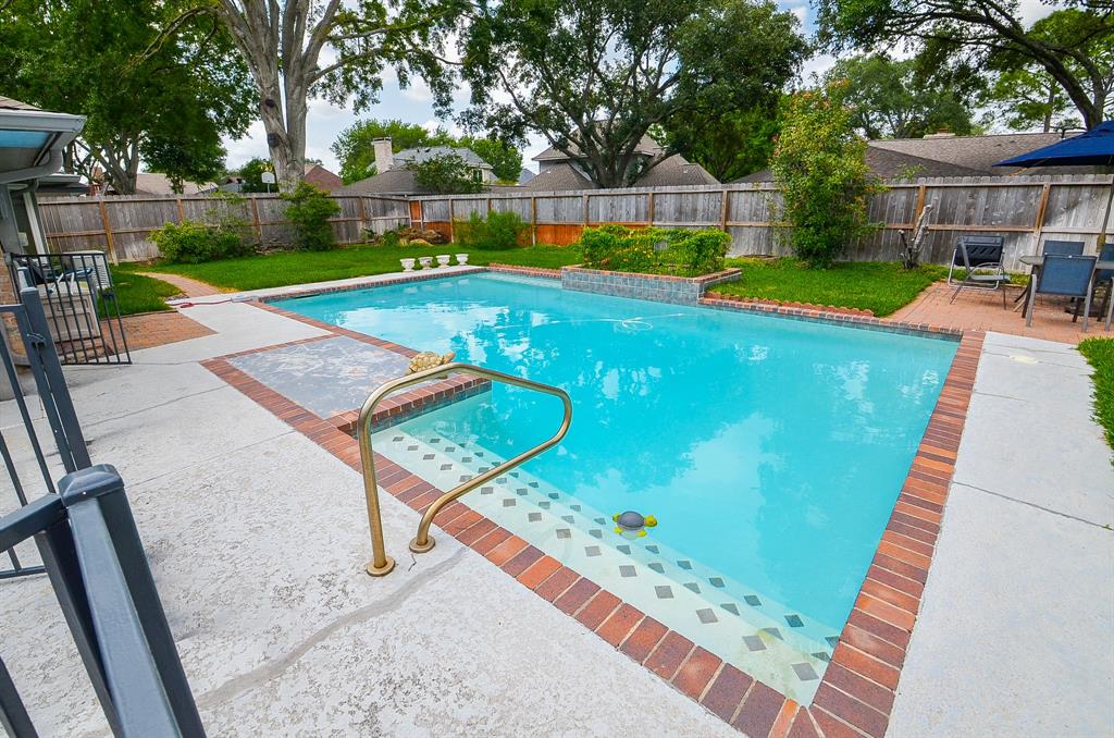 827 Millpond Drive, Sugar Land, Texas image 20