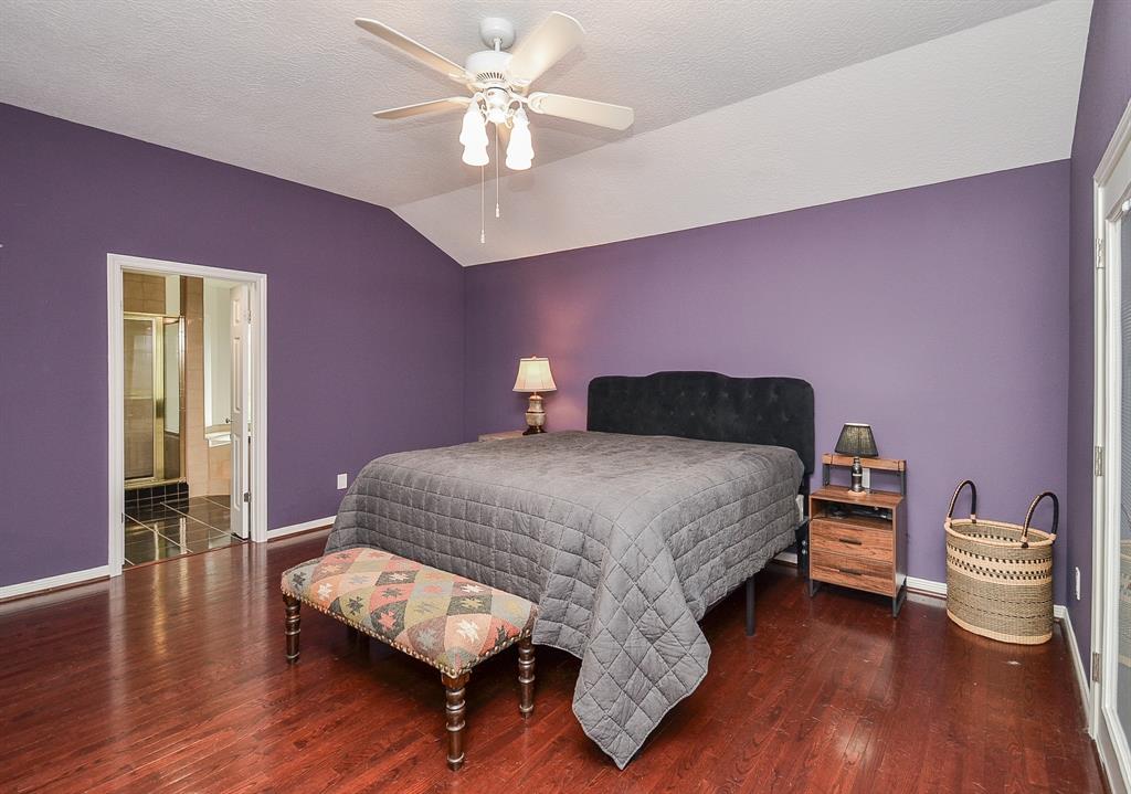 827 Millpond Drive, Sugar Land, Texas image 11