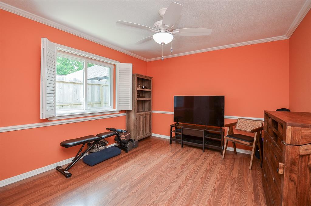827 Millpond Drive, Sugar Land, Texas image 17