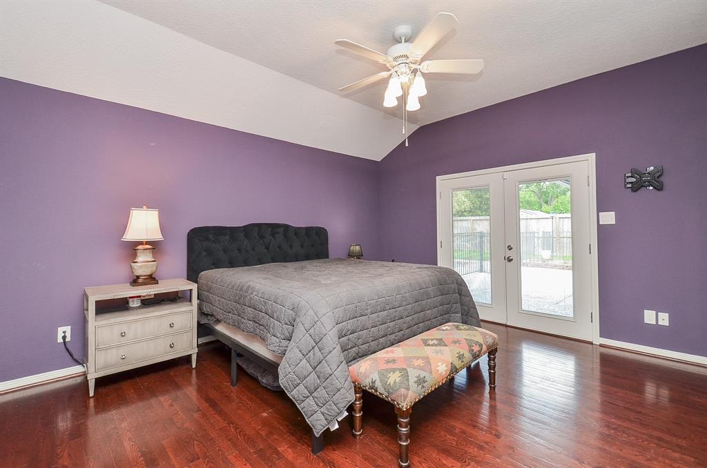 827 Millpond Drive, Sugar Land, Texas image 12