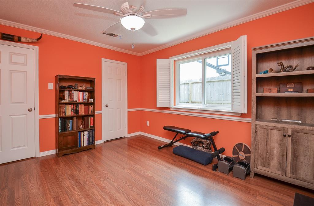 827 Millpond Drive, Sugar Land, Texas image 18