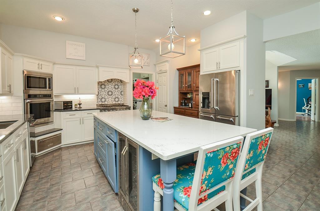 827 Millpond Drive, Sugar Land, Texas image 5