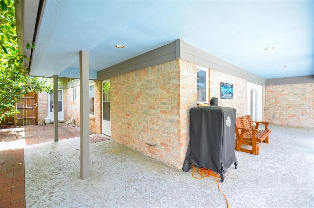 827 Millpond Drive, Sugar Land, Texas image 26