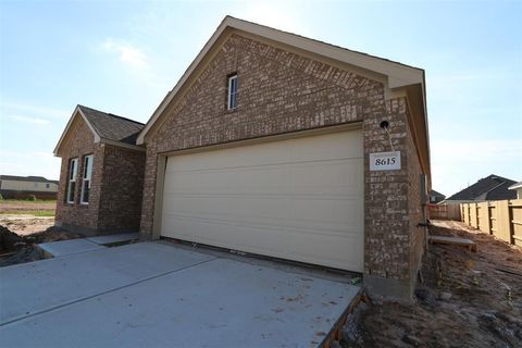 Single Family Residence in Cypress TX 8615 Jetty Glen Drive.jpg