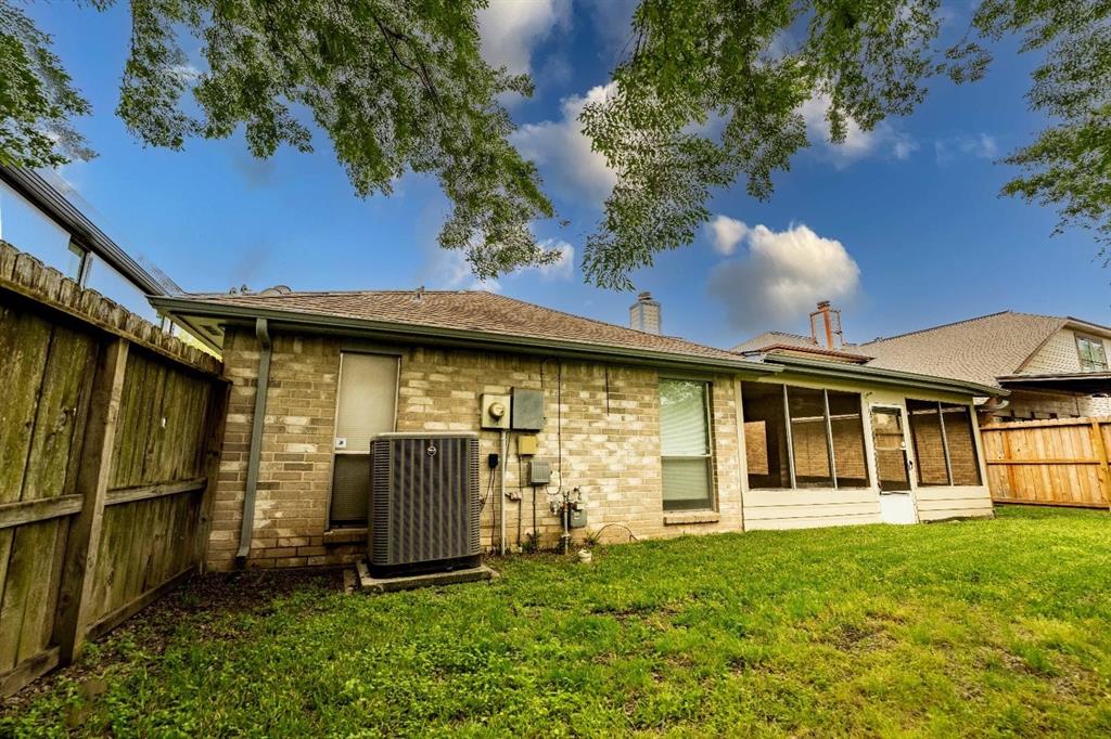 12415 Meadow Ridge Drive, Stafford, Texas image 27