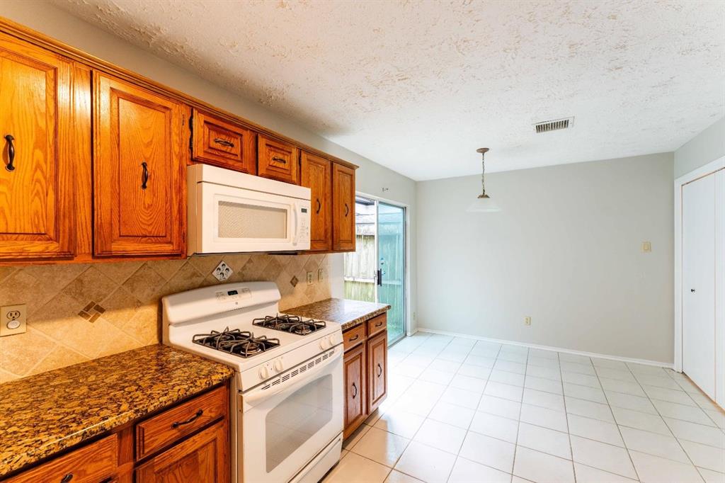 12415 Meadow Ridge Drive, Stafford, Texas image 10