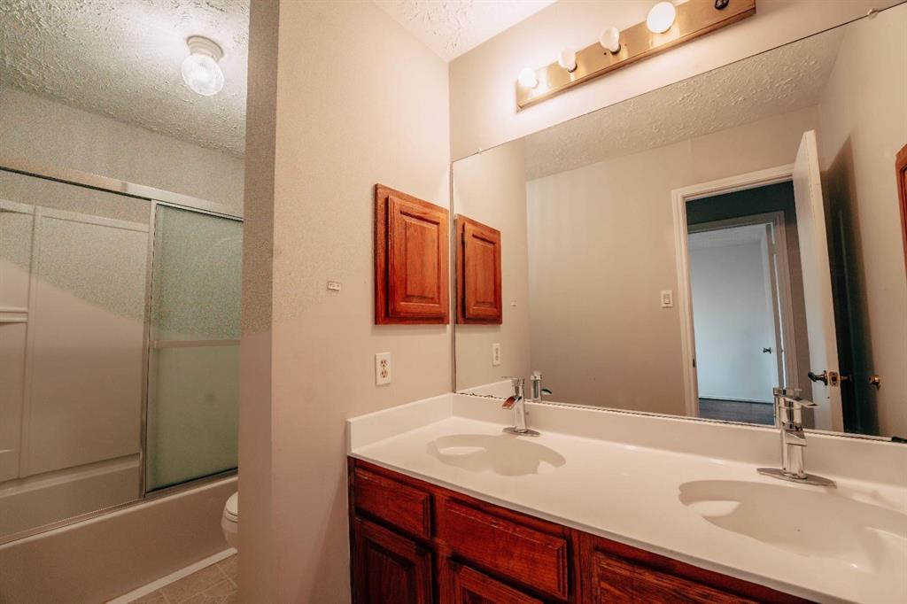 12415 Meadow Ridge Drive, Stafford, Texas image 23