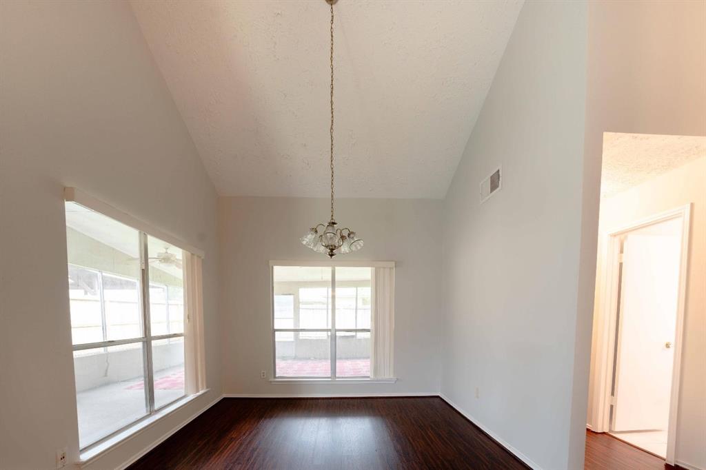 12415 Meadow Ridge Drive, Stafford, Texas image 7