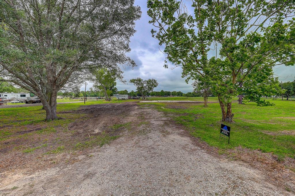 2545 County Road 179, Alvin, Texas image 7