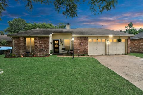 Single Family Residence in Houston TX 16022 Beechnut Street.jpg