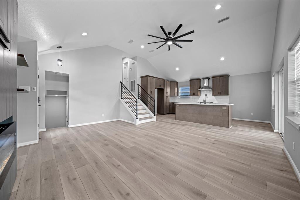 128 Clear Water Street W