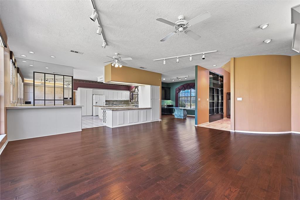 1208 Cowards Creek Drive, Friendswood, Texas image 13