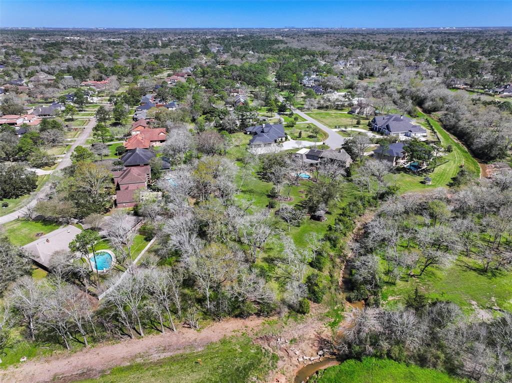1208 Cowards Creek Drive, Friendswood, Texas image 2