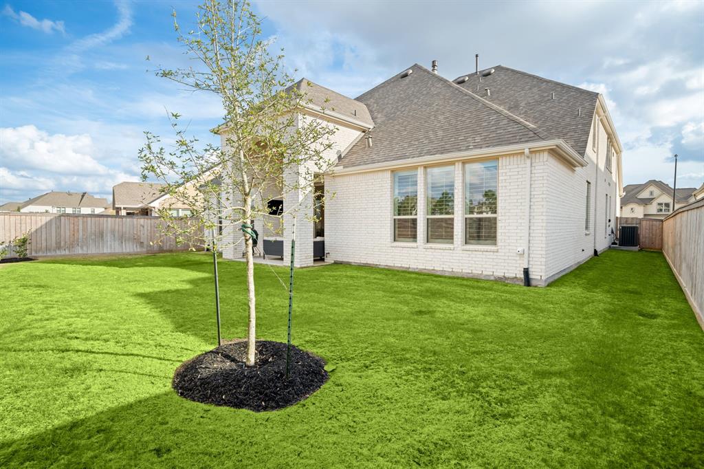21514 Sunny Riverbank Circle, Cypress, Texas image 32
