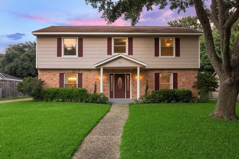 Single Family Residence in Houston TX 1611 Crystal Hills Drive.jpg
