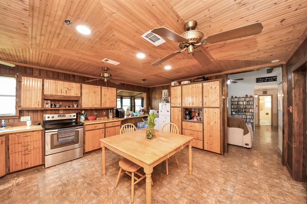 7802 Fm 1952 Road, Wallis, Texas image 26