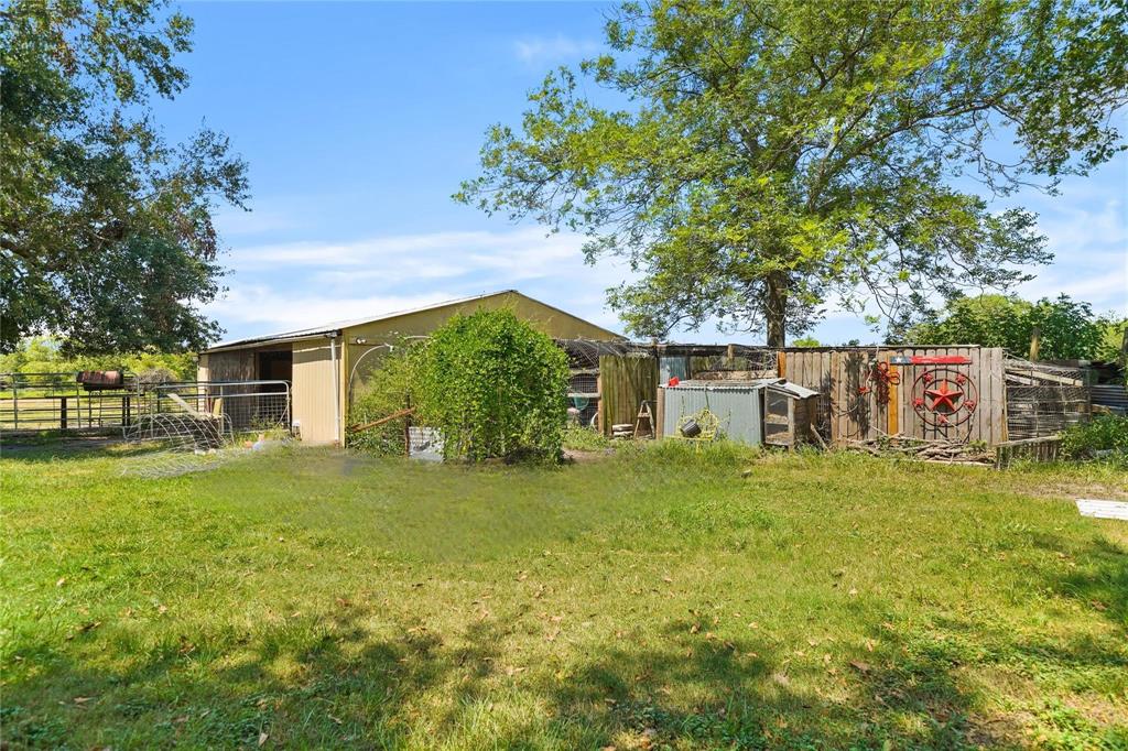 855 County Road 15, Damon, Texas image 5