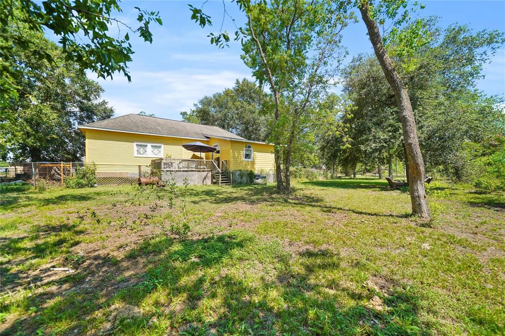 855 County Road 15, Damon, Texas image 2