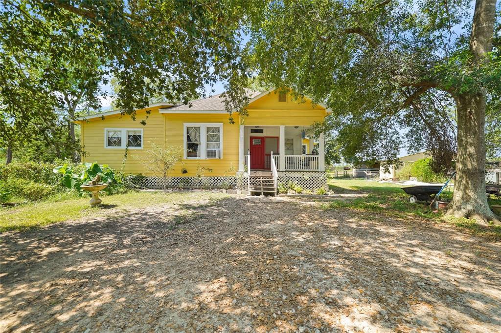 855 County Road 15, Damon, Texas image 1