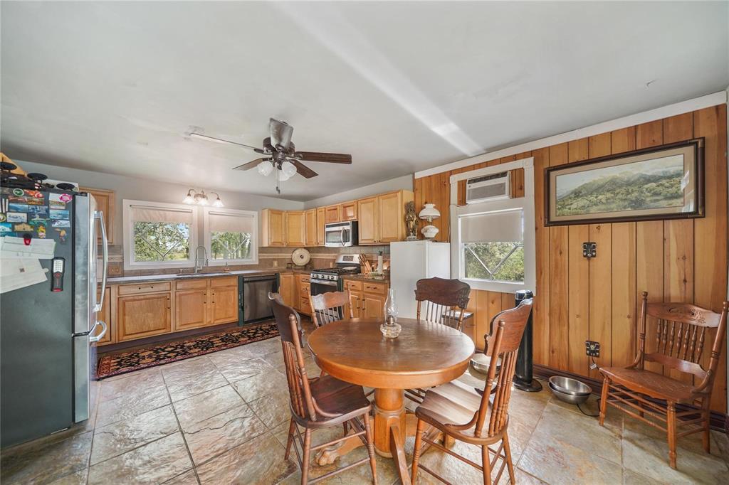 855 County Road 15, Damon, Texas image 24