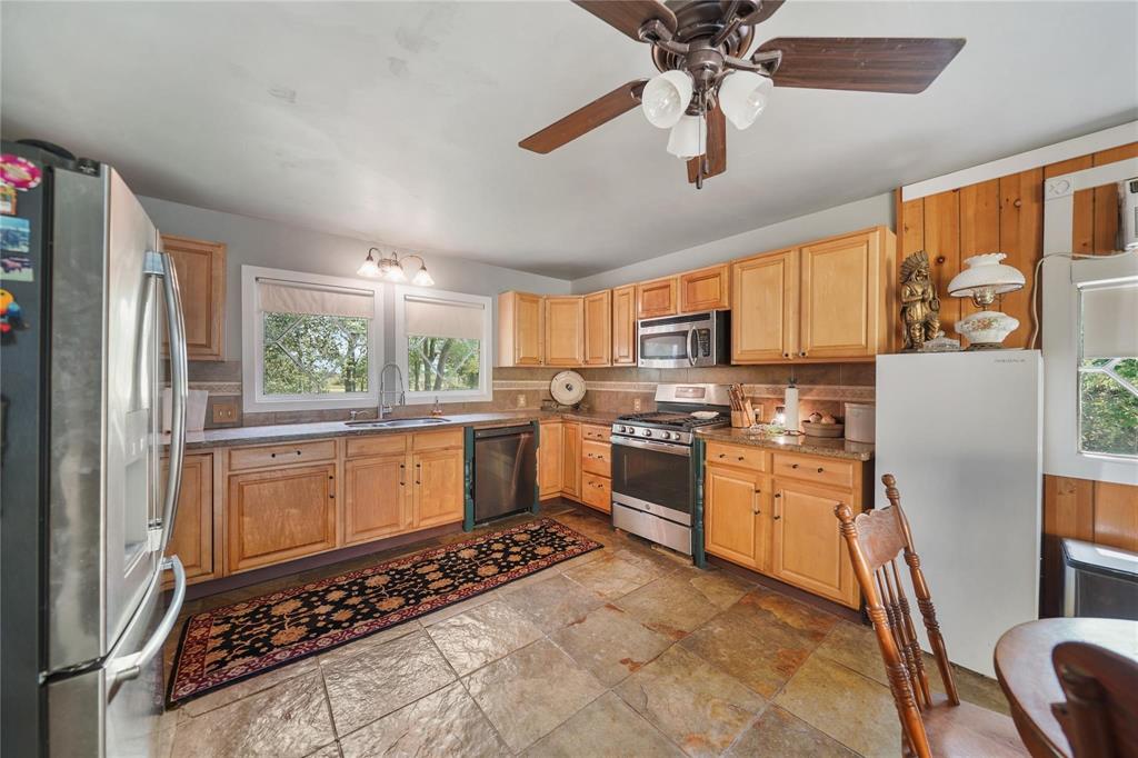 855 County Road 15, Damon, Texas image 20