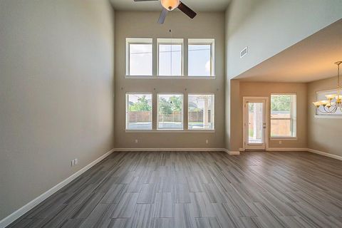 A home in Rosharon
