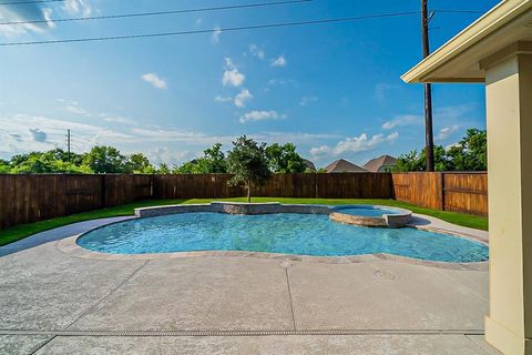 A home in Rosharon