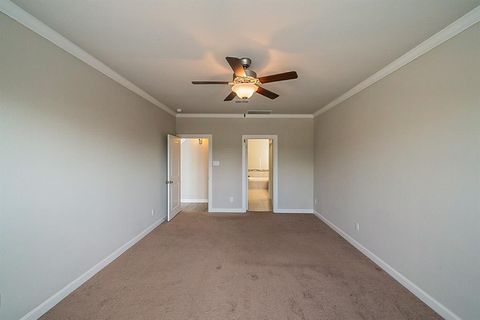 A home in Rosharon