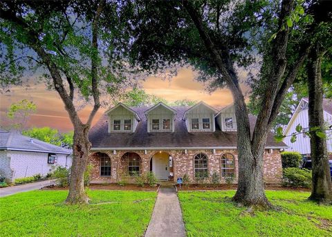 Single Family Residence in Houston TX 9319 Carvel Lane.jpg
