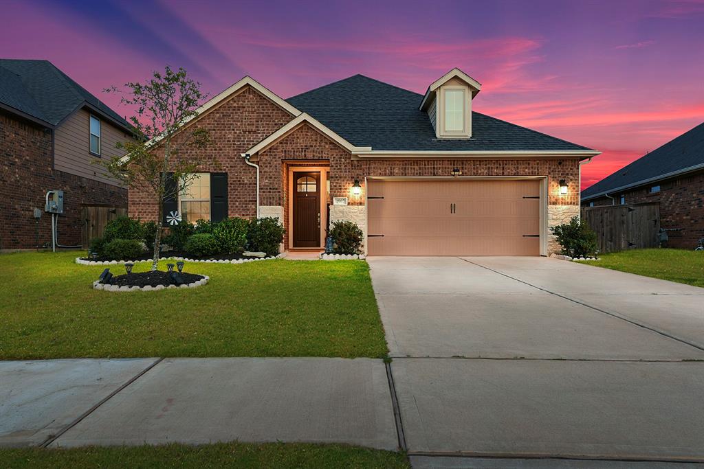1907 Village Orchard Lane, Brookshire, Texas image 1