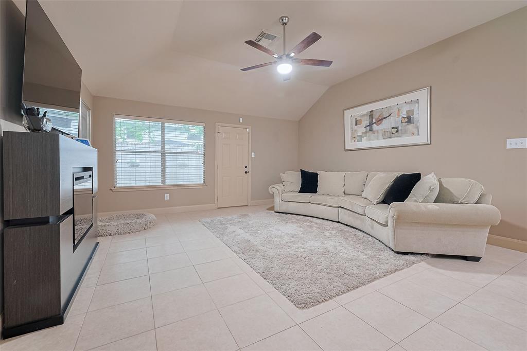 131 Breezy Shore Ct Court, Dickinson, Texas image 8