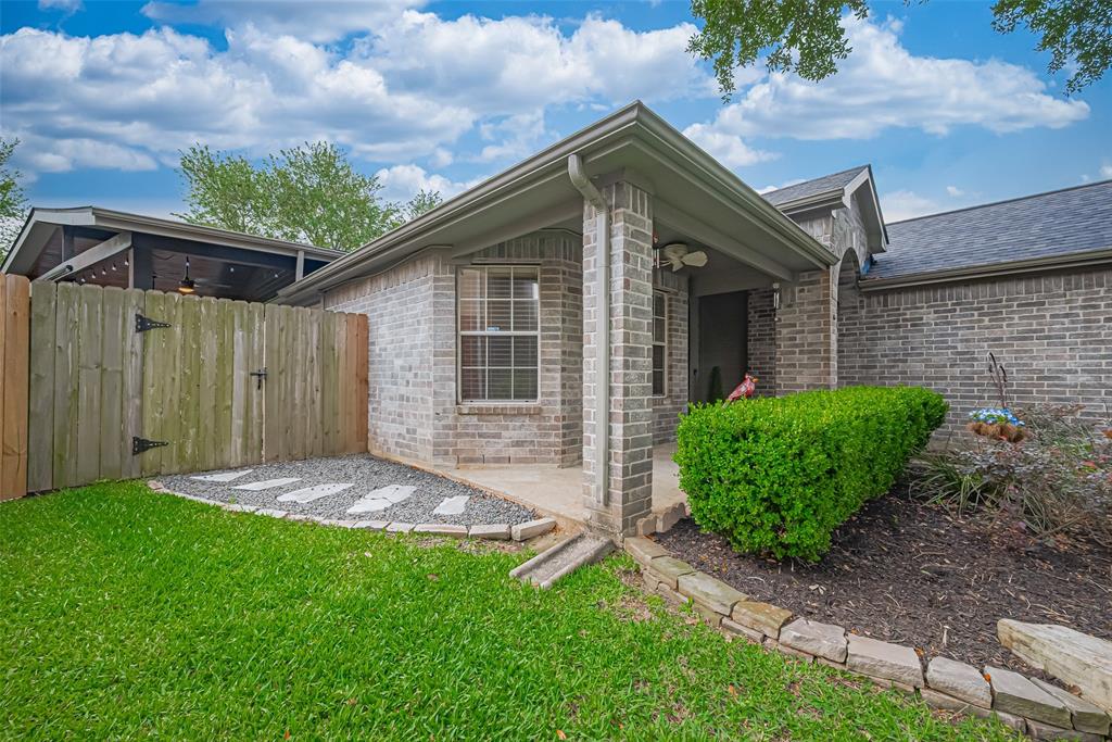 131 Breezy Shore Ct Court, Dickinson, Texas image 4