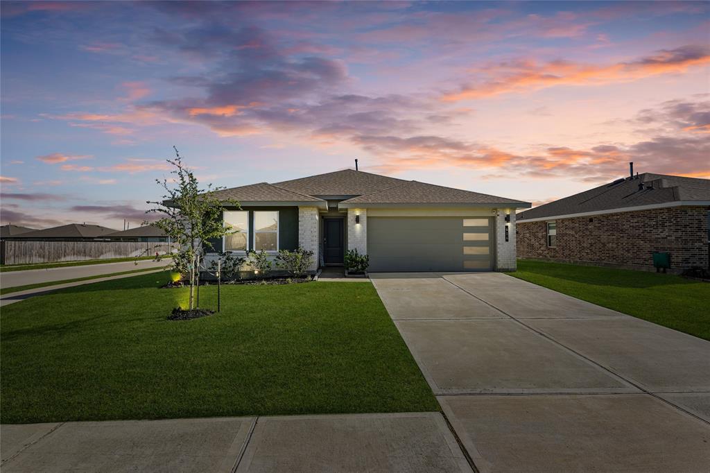 614 Hearth Manor Drive, Rosharon, Texas image 1