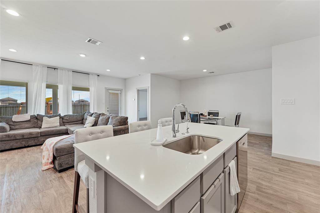 614 Hearth Manor Drive, Rosharon, Texas image 16