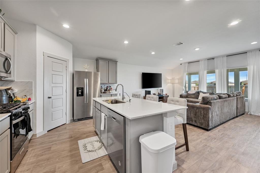 614 Hearth Manor Drive, Rosharon, Texas image 10