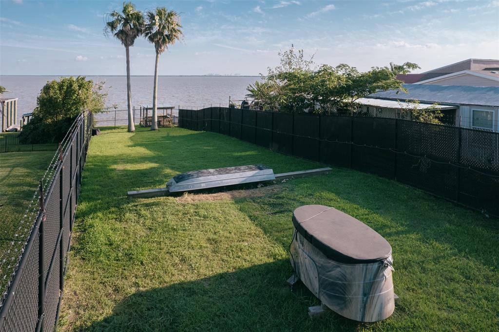 2338 Bay Oaks Harbor Drive, Baytown, Texas image 5